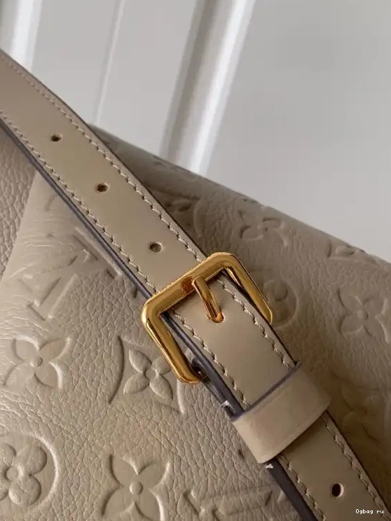 V LOUIS TOTE MM VUITTON 0425